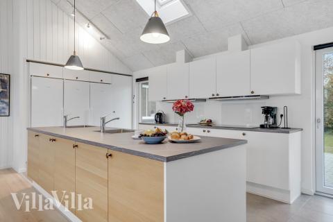 Die Küche in dem Luxusferienhaus Nr. 496 ist so gut ausgestattet, dass man problemlos Mahlzeiten für 26 Personen zubereiten kann.