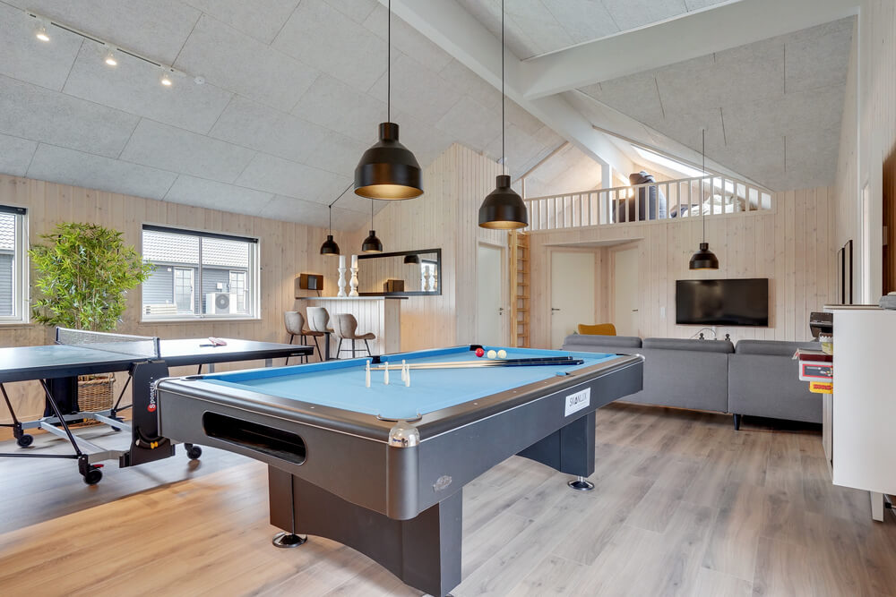 Das Luxusferienhaus 508 für 20 Personen hat einen großen Aktivitätsraum mit u. a. Billard und Darts