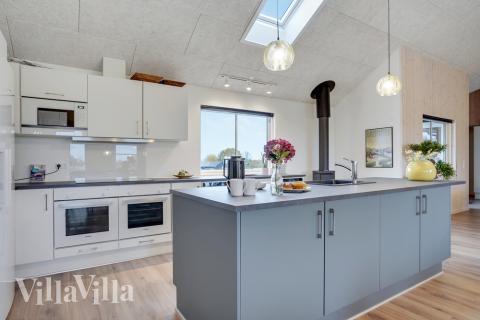 Gut ausgestattete Küche im Luxusferienhaus Nr. 508 in Südjütland.