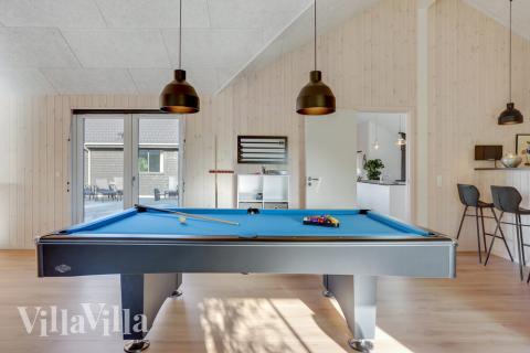 Neben den vielen schönen Stunden, die man im Poolbereich des Hauses verbringen kann, bietet das Luxusferienhaus 499 auch Spielevergnügen bei Billard/Tischtennis und Darts