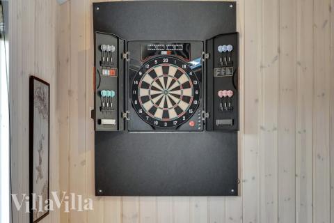 Das Luxusferienhaus 499 für 24 Personen hat einen großen Aktivitätsraum mit u. a. Billard und Darts