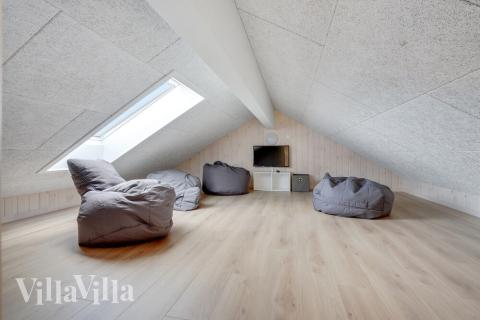 Einige der 24 Schlafgelegenheiten befinden sich im Luxusferienhaus Nr. 499 auf dem ausgebauten Dachboden