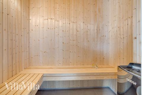 Genießen Sie die heiße Sauna im Luxusferienhaus Nr. 499 für 24 Personen