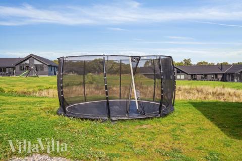 Zu dem attraktiven Ferienhaus Nr. 499 in Südjütland gehört auch ein tolles Angebot im Außenbereich, z. B. Spieleturm und Schaukeln