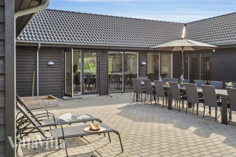 Das Luxusferienhaus Nr. 499 hat eine tolle Terrasse, die mit hochwertigen Gartenmöbeln für 24 Personen ausgestattet ist.