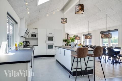 Aufenthaltsraum mit Platz für 30 im Luxusferienhaus Nr. 531.