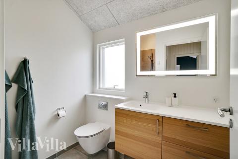 Eines der Badezimmer im Luxusferienhaus Nr. 514