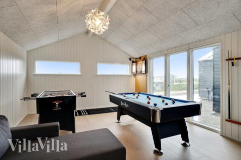 Das Luxusferienhaus 514 für 10 Personen hat einen großen Aktivitätsraum mit u. a. Billard und Darts