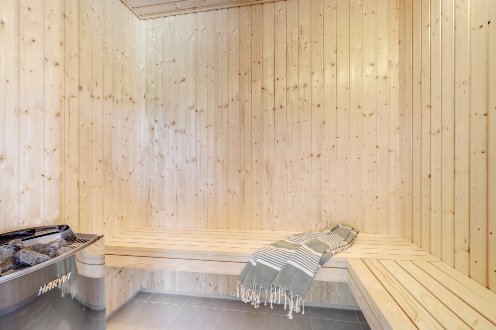 Genießen Sie die heiße Sauna im Luxusferienhaus Nr. 516 für 24 Personen