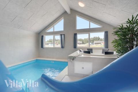 Der schicke Pool im Luxusferienhaus Nr. 516 für 24 Personen