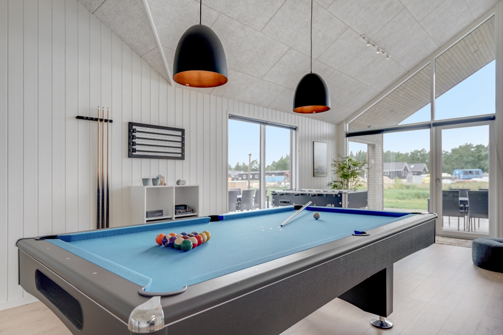 Neben den vielen schönen Stunden, die man im Poolbereich des Hauses verbringen kann, bietet das Luxusferienhaus 516 auch Spielevergnügen bei Billard/Tischtennis und Darts