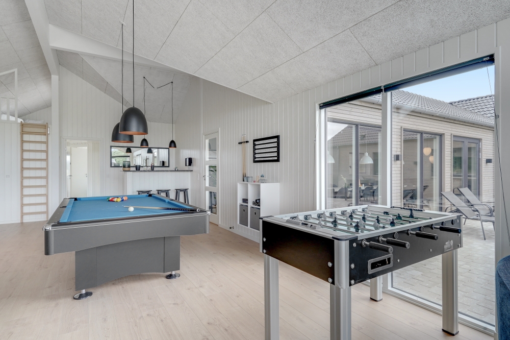 Aktivitätsraum im Luxusferienhaus Nr. 516 mit 9 Schlafzimmern und Platz für 24 Gäste.