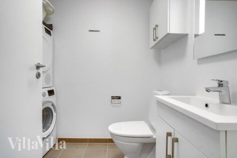 Eines der Badezimmer im Luxusferienhaus Nr. 526