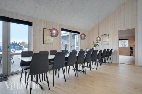 Aufenthaltsraum mit Platz für 20 im Luxusferienhaus Nr. 526.