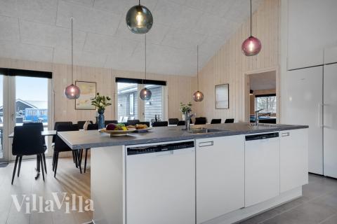 Gut ausgestattete Küche im Luxusferienhaus Nr. 526 in Südjütland.