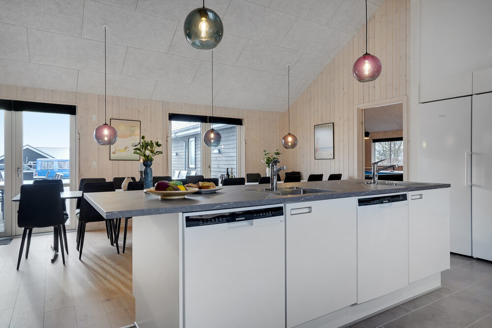 Gut ausgestattete Küche im Luxusferienhaus Nr. 526 in Südjütland.