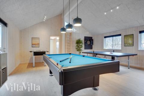 Neben den vielen schönen Stunden, die man im Poolbereich des Hauses verbringen kann, bietet das Luxusferienhaus 526 auch Spielevergnügen bei Billard/Tischtennis und Darts