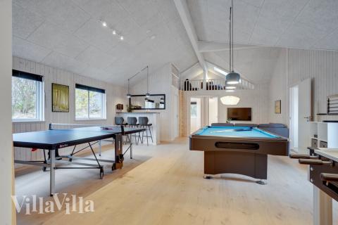 Das Luxusferienhaus 526 für 20 Personen hat einen großen Aktivitätsraum mit u. a. Billard und Darts