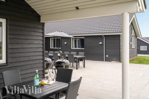 Auf der Terrasse des Ferienhauses Nr. 526 ist Platz für 20 Personen.