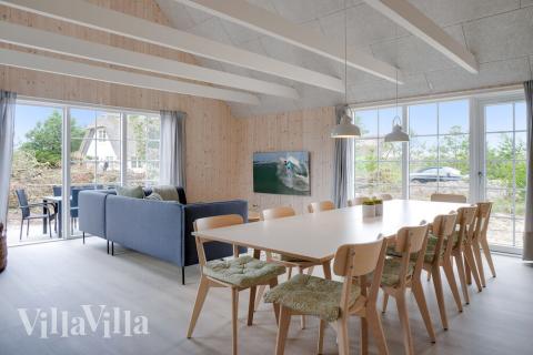 Die Couch im Luxusferienhaus Nr. 518 in Westjütland lädt zu Gesellschaftsspielen oder zu Kinoabenden ein.