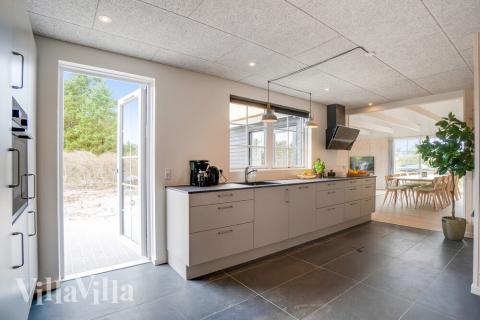 Die Küche in dem Luxusferienhaus Nr. 518 ist so gut ausgestattet, dass man problemlos Mahlzeiten für 14 Personen zubereiten kann.