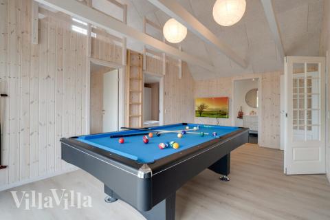 Neben den vielen schönen Stunden, die man im Poolbereich des Hauses verbringen kann, bietet das Luxusferienhaus 518 auch Spielevergnügen bei Billard/Tischtennis und Darts