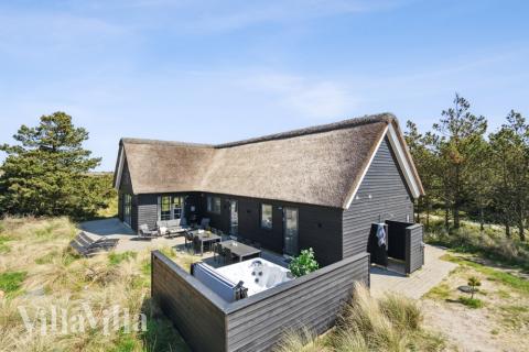 Diese schicke Haus mit Whirlpool Nr. 518 mit Platz für 14 Personen liegt in Westjütland