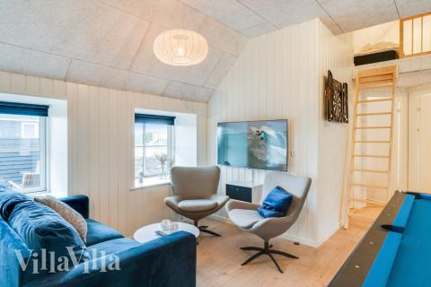 Das Luxusferienhaus 528 für 28 Personen hat einen großen Aktivitätsraum mit u. a. Billard und Darts