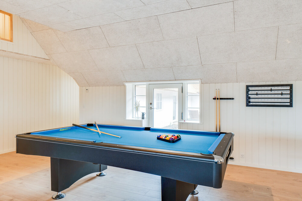 Neben den vielen schönen Stunden, die man im Poolbereich des Hauses verbringen kann, bietet das Luxusferienhaus 528 auch Spielevergnügen bei Billard/Tischtennis und Darts
