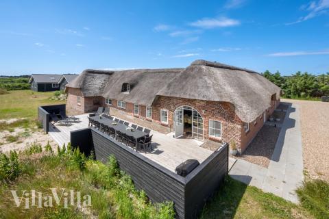 Dieses schöne Poolhaus Nr. 528 mit Platz für 28 Personen liegt in Westjütland