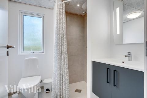 Eines der Badezimmer im Luxusferienhaus Nr. 488