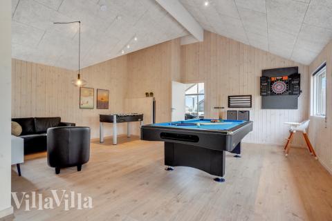 Das Luxusferienhaus 488 für 18 Personen hat einen großen Aktivitätsraum mit u. a. Billard und Darts