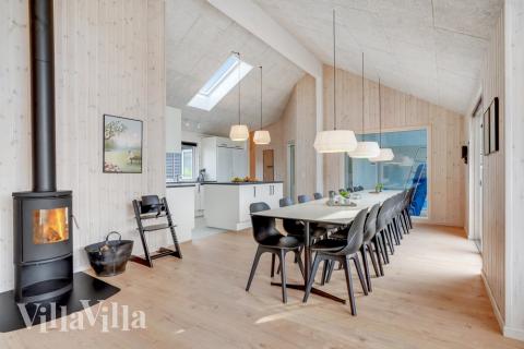 Der Aufenthaltsraum bietet Platz für 18 Personen, wenn ihr das Ferienhaus 488 in Südjütland besucht.