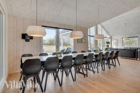 Aufenthaltsraum mit Platz für 18 im Luxusferienhaus Nr. 488.