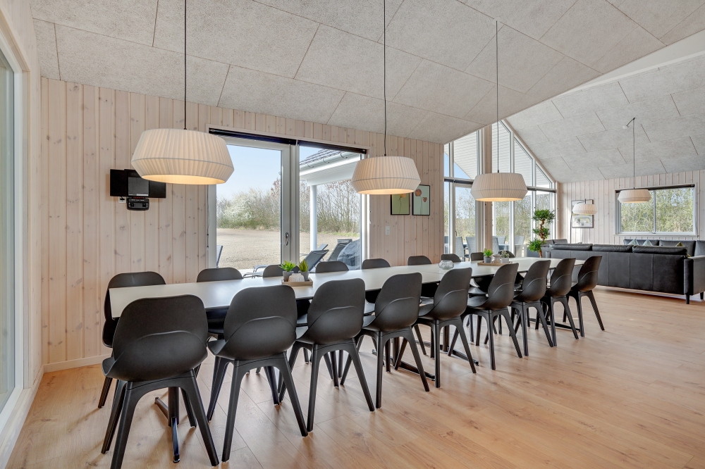 Aufenthaltsraum mit Platz für 18 im Luxusferienhaus Nr. 488.