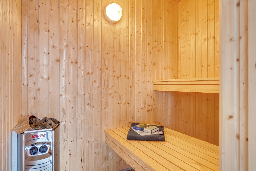 Genießen Sie die heiße Sauna im Luxusferienhaus Nr. 488 für 18 Personen