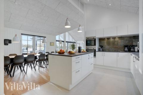 Die Küche in dem Luxusferienhaus Nr. 520 ist so gut ausgestattet, dass man problemlos Mahlzeiten für 18 Personen zubereiten kann.