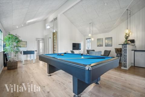 Neben den vielen schönen Stunden, die man im Poolbereich des Hauses verbringen kann, bietet das Luxusferienhaus 520 auch Spielevergnügen bei Billard/Tischtennis und Darts