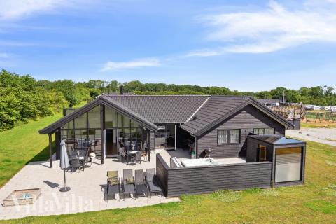 Dieses schöne Poolhaus Nr. 520 mit Platz für 18 Personen liegt in Südjütland
