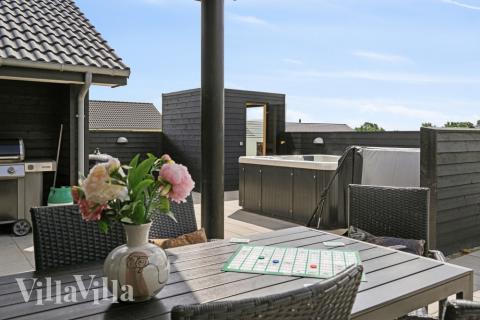 Das Luxusferienhaus Nr. 520 hat eine tolle Terrasse, die mit hochwertigen Gartenmöbeln für 18 Personen ausgestattet ist.