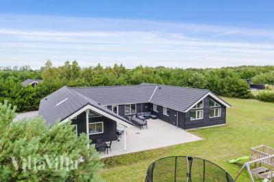 Dieses schöne Poolhaus Nr. 532 mit Platz für 20 Personen liegt in Lolland/Falster/Mön