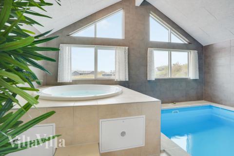 Genießen Sie den warmen Whirlpool im Luxusferienhaus Nr. 530 in Südjütland