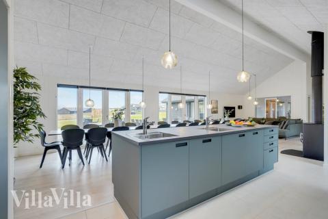 In der Küche des Luxusferienhauses ist alles vorhanden, was man braucht, um Mahlzeiten für 26 Personen zuzubereiten.