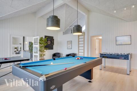 Neben den vielen schönen Stunden, die man im Poolbereich des Hauses verbringen kann, bietet das Luxusferienhaus 530 auch Spielevergnügen bei Billard/Tischtennis und Darts
