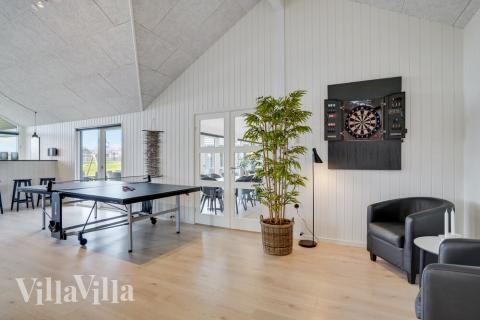 Aktivitätsraum im Luxusferienhaus Nr. 530 mit 10 Schlafzimmern und Platz für 26 Gäste.