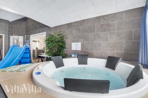 Genießen Sie den warmen Whirlpool im Luxusferienhaus Nr. 527 in Nordseeland
