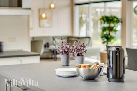 Aufenthaltsraum mit Platz für 16 im Luxusferienhaus Nr. 527.