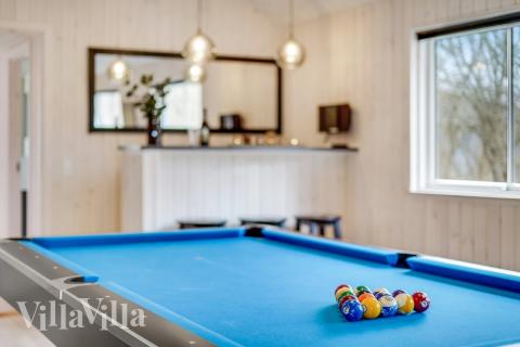Neben den vielen schönen Stunden, die man im Poolbereich des Hauses verbringen kann, bietet das Luxusferienhaus 527 auch Spielevergnügen bei Billard/Tischtennis und Darts