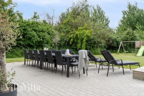 Große Terrasse am Luxusferienhaus Nr. 527 in Nordseeland.