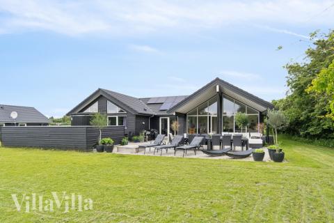 Genießen Sie einen Grillabend auf der Terrasse des Luxusferienhauses Nr. 527 in Nordseeland